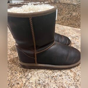 UGG BOOTS (SHORT) CHILDS